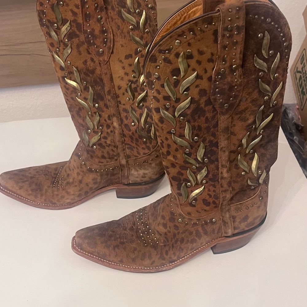 Lucchese 1883 Cowboy Boots Womens 6.5B Studded Camel Cheetah Print M4622.S54